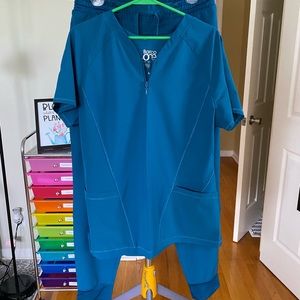 Like-New Barco One Scrubs Set